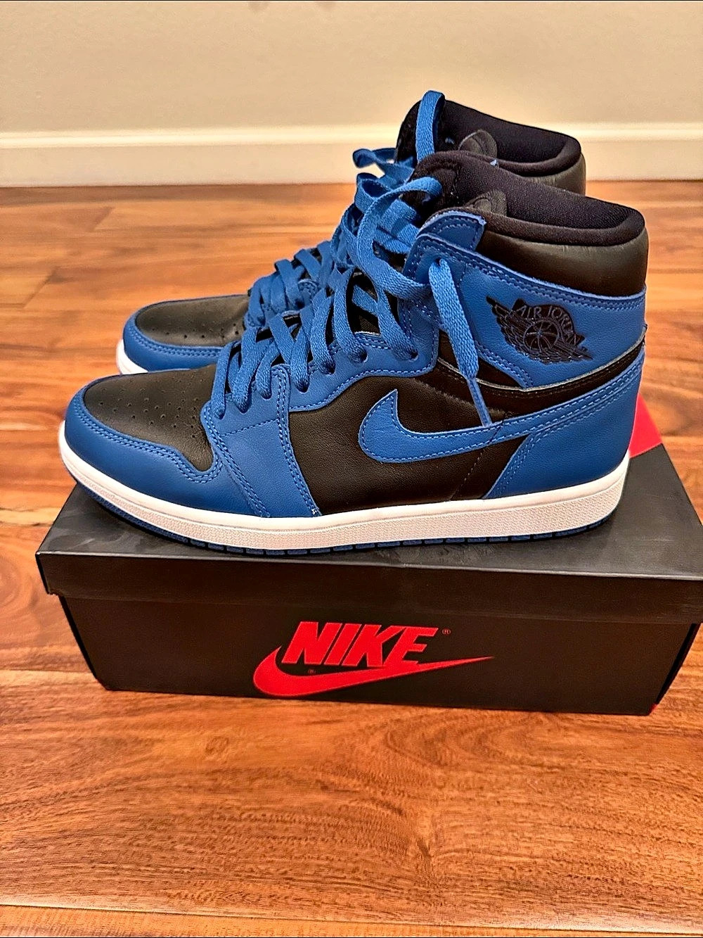 Nike Air Jordan 1 Retro High OG High Top Sneakers in Blue & Black US 9.5 Like